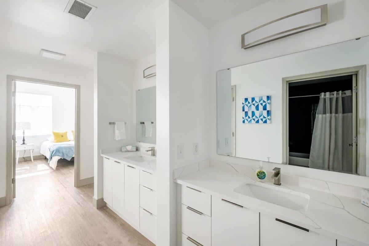4B 3Ba Premium Family Apartment With Gym Шарлът Екстериор снимка